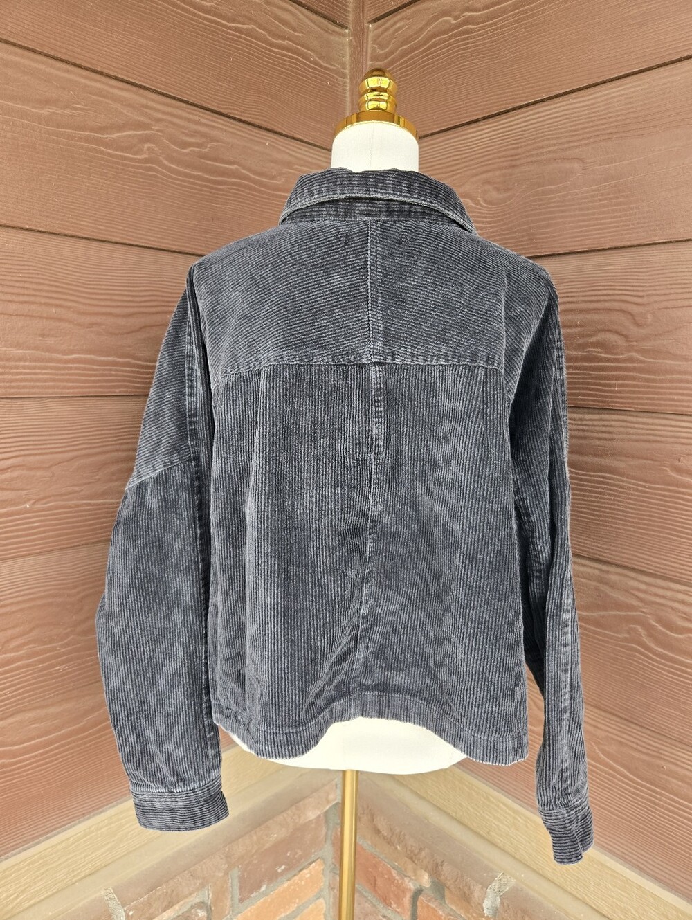 Forever 21 Size Large Corduroy Cropped Button-Up Shirt Jacket Shacket NWOT - Picture 4 of 16